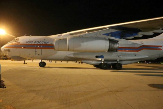 Máy bay vận tải cỡ lớn IL-76 tại sân bay Cam Ranh