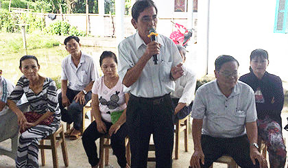 Cử tri phát biểu ý kiến.