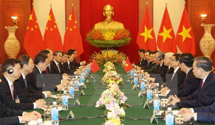 Tổng Bí thư Nguyễn Phú Trọng và Tổng Bí thư, Chủ tịch Trung Quốc Tập Cận Bình hội đàm. (Ảnh: Trí Dũng/TTXVN)