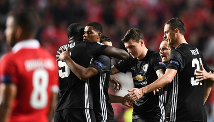 M.U không còn nhiều cơ hội bắt kịp Man City ở giải Ngoại hạng.