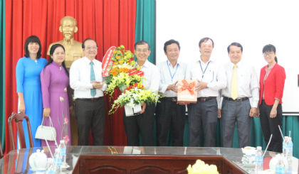 Tại Trường Cao đẳng y tế, lãnh đạo tỉnh mong muốn đội ngũ giảng viên nhà trường nhanh chóng tiếp thu những tiến bộ của y học góp phần nnag6 cao hiệu quả đào tạo của trường…