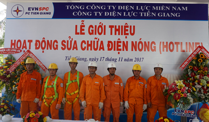 Ra mắt Đội Sửa chữa điện nóng.