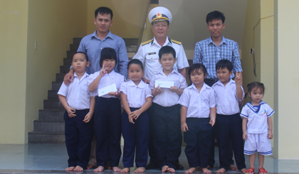 Đối với những người “gieo chữ” ở Trường Sa, tình thầy trò, quân dân là nguồn động lực cho họ tiếp tục cống hiến.