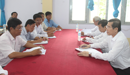 Kiểm tra tiến độ xây dựng nông thôn mới tại xã Tân Lý Tây.