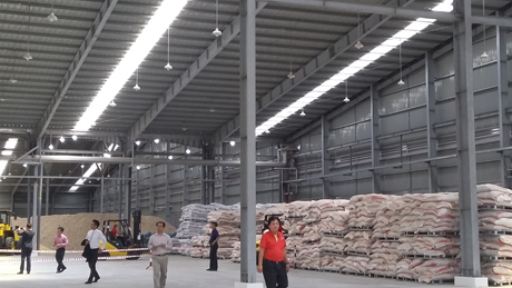 Quang cảnh nhà máy sản xuất thức ăn thủy sản “sao mai Super Feed”