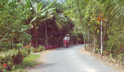   Đường Nam Thâm Rôn- ấp 1, đã hoàn thành trãi nhựa và đưa vào sử dụng.