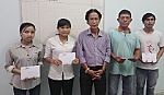 Trao 4 suất học bổng cho sinh viên đặc biệt khó khăn