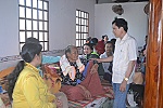 San sẻ, ấm lòng trong mưa bão