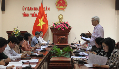 Các đại biểu Tổ 1 thảo luận.