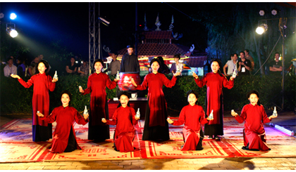 Trình diễn Hát Xoan Phú Thọ.