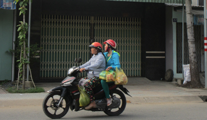 Căn nhà số 82 (đường Đinh Bộ Lĩnh) hiện do bà Trinh quản lý, cửa luôn khóa.