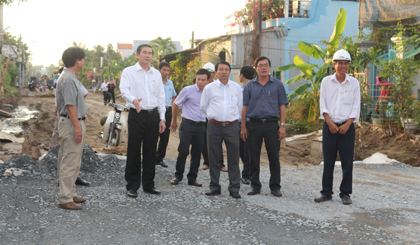 Chủ tịch UBND tỉnh Lê Văn Hưởng