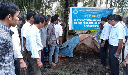 Tập huấn kỹ thuật ủ phân compost.