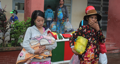 Người dân về nhà sáng 26-12.