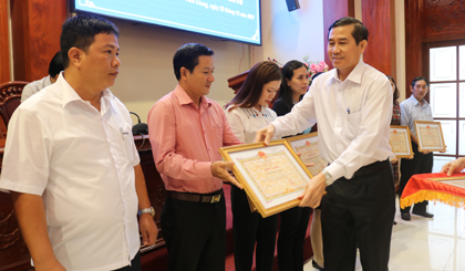 Chủ tịch UBND tỉnh Lê Văn Hưởng