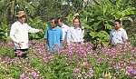Chủ tịch UBND tỉnh Lê Văn Hưởng thăm các cơ sở kinh doanh