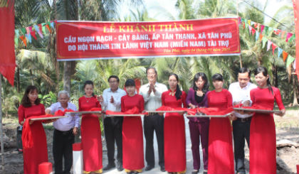 Cắt băng khánh thành cầu Ngọn Rạch-Cây Bàng