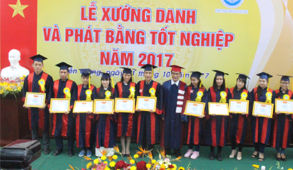 Lễ phát Bằng tốt nghiệp năm 2017. 	Ảnh: ĐỖ PHI