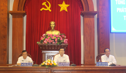 Lãnh đạo tỉnh chủ trì hội nghị.
