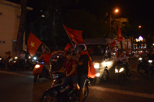Tại ngã tư Hùng Vương.