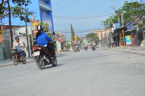 Mặt đường phẳng phương tiện thông suốt chỉ chờ tráng nhựa.