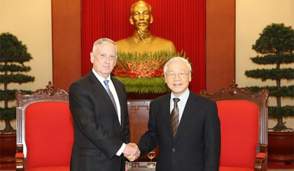 Tổng Bí thư Nguyễn Phú Trọng tiếp Bộ trưởng Quốc phòng Hoa Kỳ James Mattis thăm chính thức Việt Nam. Ảnh: Trí Dũng/TTXVN