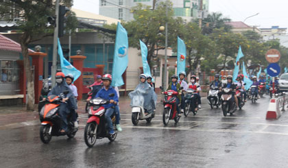 Tuần hành tuyên truyền ATGT trên các tuyến đường ở TP. Mỹ Tho.