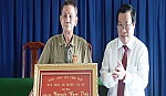 Trao Huy hiệu Đảng đợt 3-2 ở huyện Cái Bè