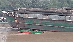 Sà lan va chạm trên kinh Chợ Gạo