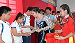 Lo tết cho công nhân