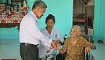 Lãnh đạo tỉnh thăm và chúc Tết gia đình chính sách