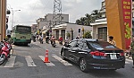 Va quẹt ngã xuống đường, bị xe buýt cán tử vong