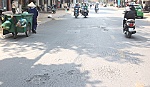 Đường Nguyễn Trãi chưa nghiệm thu đã bong tróc