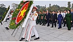 Dâng hương tri ân Chủ tịch Hồ Chí Minh và Chủ tịch Tôn Đức Thắng