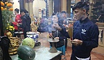 Đi lễ chùa, hái lộc trong đêm giao thừa