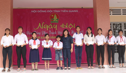 Dịp này, Huyền đoàn Châu Thành thực hiện công trình thanh niên 