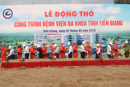 Lãnh đạo tỉnh thực hiện nghi thức động thổ công trình Bệnh viện Đa khoa tỉnh Tiền Giang.