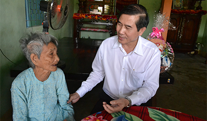 đồng chí Lê Văn Hưởng
