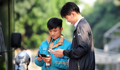 Nhân viên Viettel kiểm tra mạng lưới chuẩn bị cho Tết Nguyên đán. (Ảnh: Viettel)