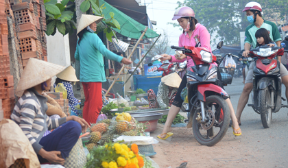 Chợ Thuộc Nhiêu (xã Dưỡng Điềm) những ngày cuối năm.