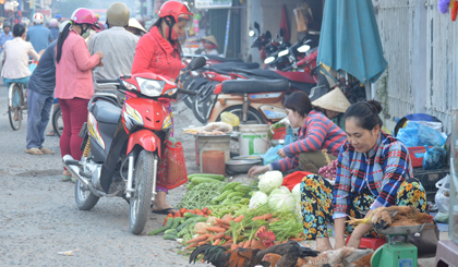 Chợ quê gợi cho nhiều người nhớ về tết xưa.