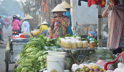 Củ kiệu, dưa cải là những món không thể thiếu ở những phiên chợ quê ngày tết.
