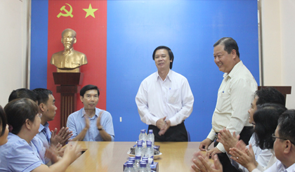 Bí thư Tỉnh ủy thăm, chúc tết Co.op Mart Mỹ Tho.