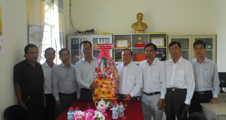 Thăm, chúc tết HTX thanh long Mỹ Tịnh An.