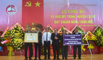 Trao Bằng Công nhận xã Hậu Mỹ Trinh đạt chuẩn NTM.