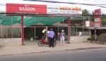Côn đồ xông vào quán chém người