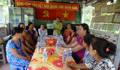 Các cấp Hội LHPN huyện Cai Lậy triển khai thực hiện Cuộc Vận động “Xây dựng gia đình 5 không,  3 sạch” gắn với xây dựng nông thôn mới.  