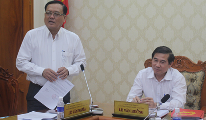 Phó Chủ tịch UBND tỉnh Lê Văn Nghĩa phát biểu tại buổi làm việc.