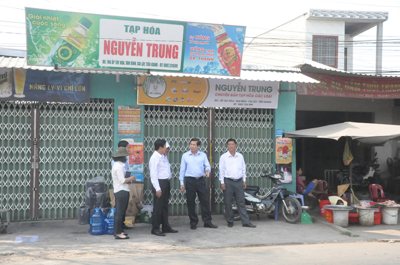 Chủ tịch UBND tỉnh yêu cầu Ban ATGT tỉnh phối hợp với Sở Giao thông vận tải và chính quyền địa phương khẩn trương tiến hành ngay việc giải tỏa, di dời các trường hợp lấm chiếm hành lang lộ giới, trả lại hành lang an toàn đường bộ cho tỉnh lộ 864