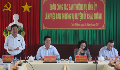 Bí thư Huyện ủy Châu Thành Trương Minh Tới báo cáo kết quả thực hiện nhiệm vụ chính trị năm 2017 và quý I-2018.